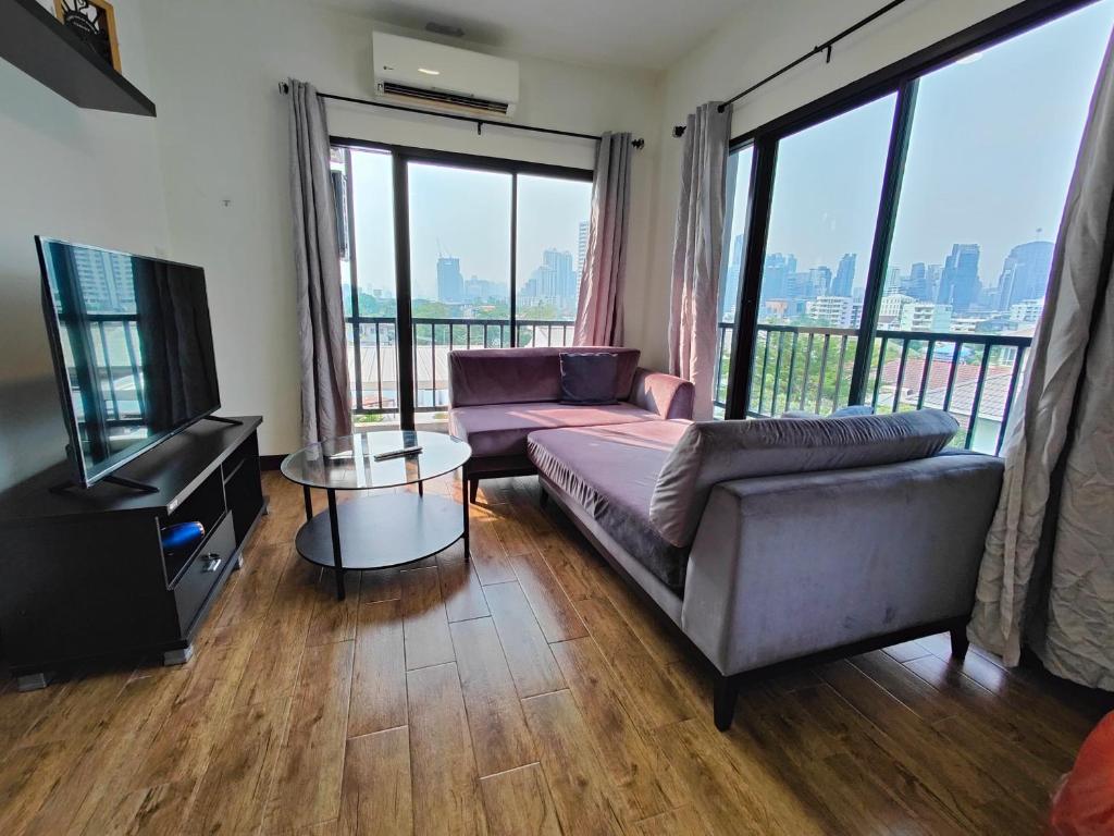 Skyline View - BTS Thong Lo Skyline View - BTS Thong Lo