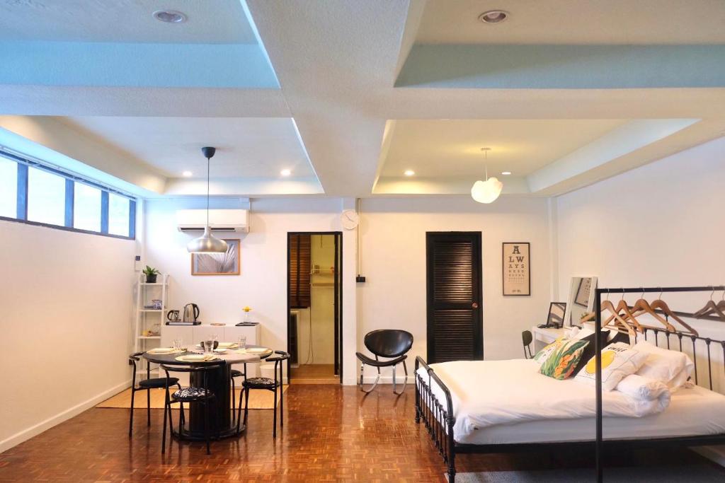 Spacious Design Loft with Rooftop Spacious Design Loft with Rooftop