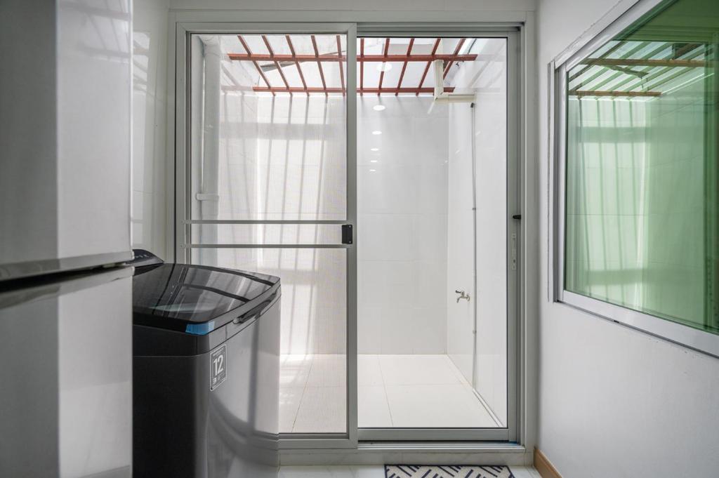 MIQ HK111-4BR Home Ratchada-Huaykwang 14PAX MIQ HK111-4BR Home Ratchada-Huaykwang 14PAX