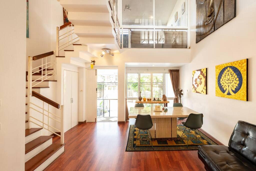 420 House- up to 10 guests in central Bangkok. 420 House- up to 10 guests in central Bangkok.