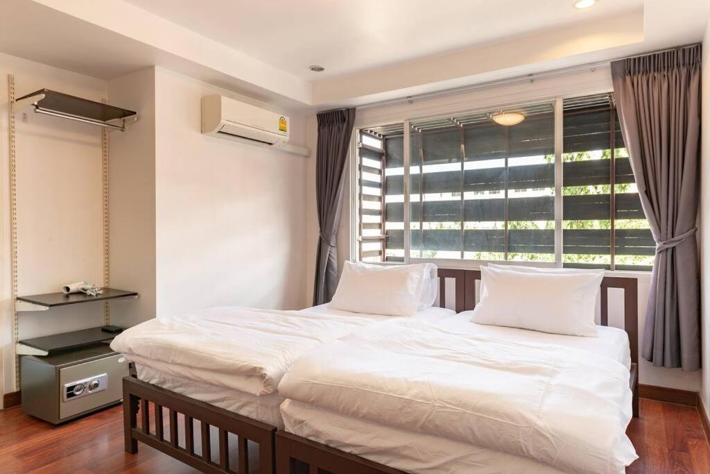420 House- up to 10 guests in central Bangkok. 420 House- up to 10 guests in central Bangkok.