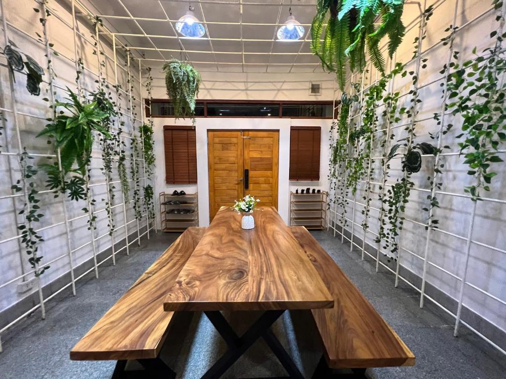 4 Bedroom House with Beautiful Rooftop near BTS Ekkamai 4 Bedroom House with Beautiful Rooftop near BTS Ekkamai
