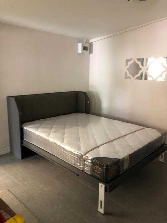 Silver Room Guest House Very Close Bangkok Hospital Silver Room Guest House Very Close Bangkok Hospital