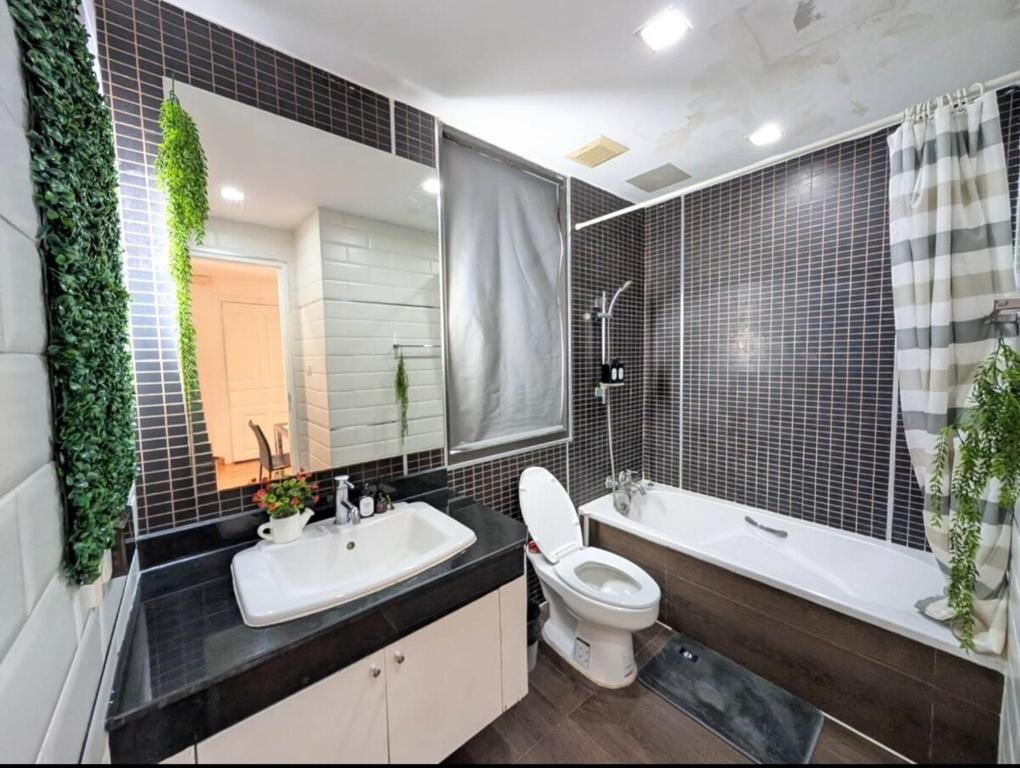 Cozy, Spacious 2-Bedder with City, Park View, Near Nana BTS Cozy, Spacious 2-Bedder with City, Park View, Near Nana BTS
