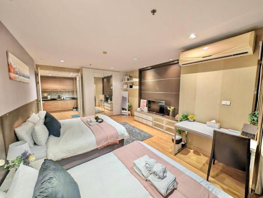 Spacious and Renovated 1-Bedroom 100m to Nana BTS - 55 sqm Spacious and Renovated 1-Bedroom 100m to Nana BTS - 55 sqm