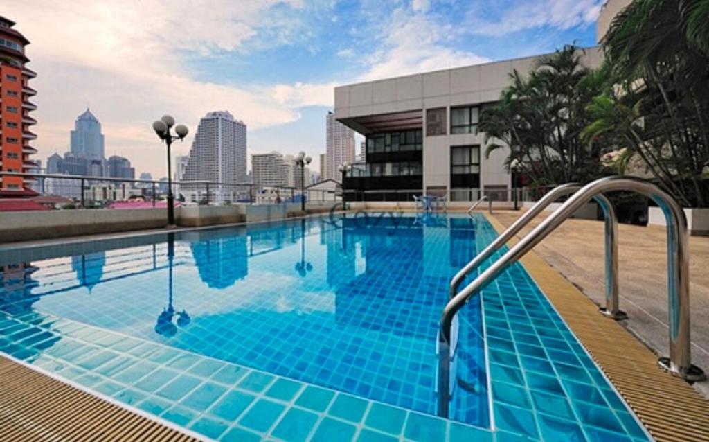 Spacious and Renovated 1-Bedroom 100m to Nana BTS - 55 sqm Spacious and Renovated 1-Bedroom 100m to Nana BTS - 55 sqm