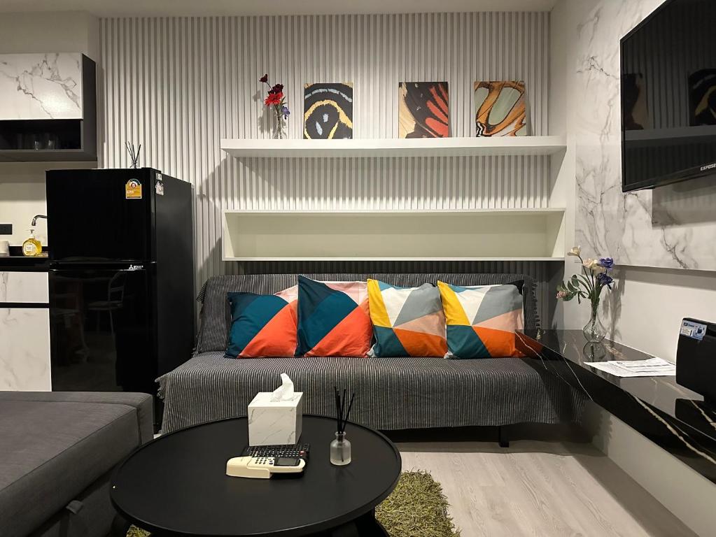 Condo, 6-min walk to BTS, Wifi, near Iconsiam and river