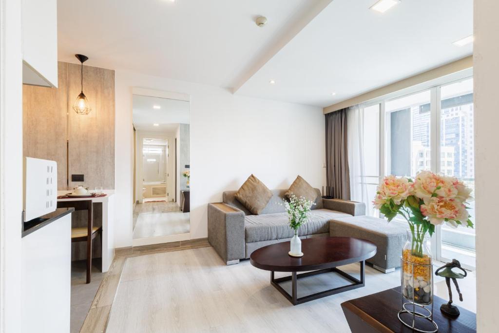 Spacious Bedroom- 2 mins from Train Station