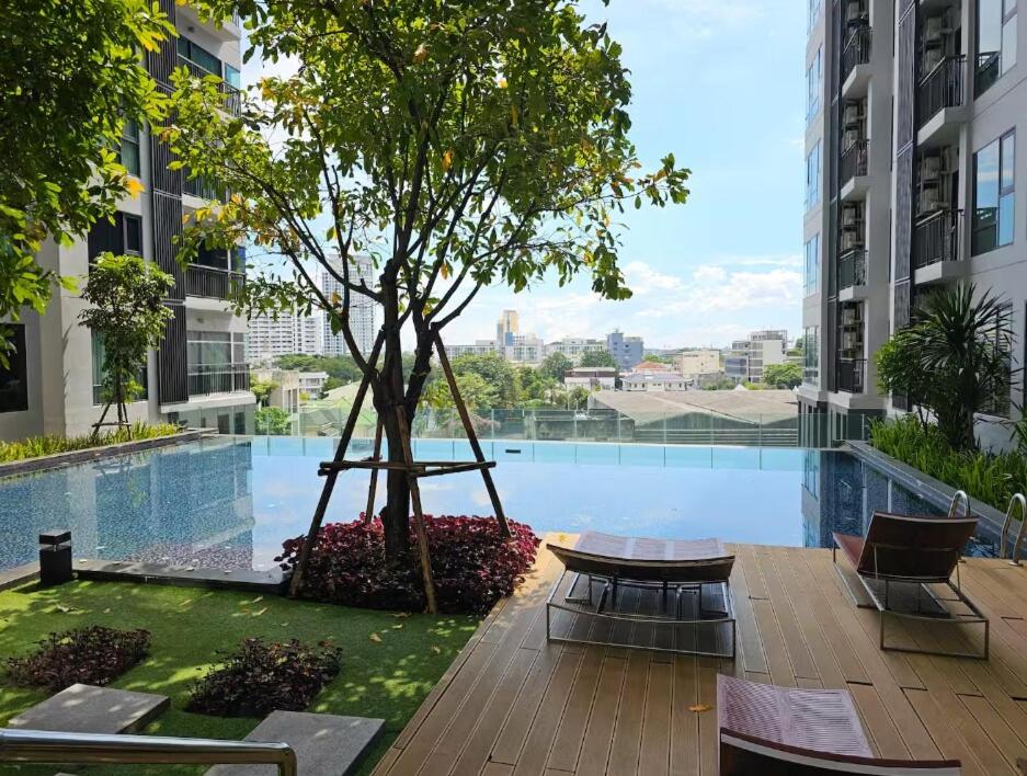 BTS Thonglor Luxury 35sqm Condo with Pool & Sauna