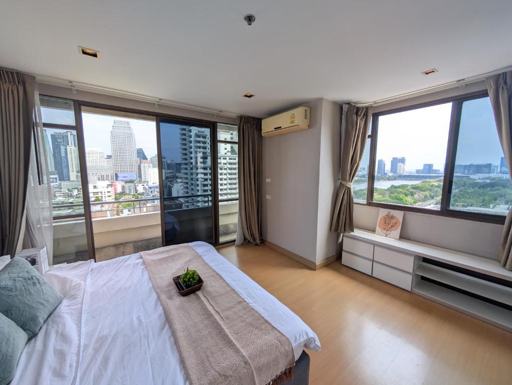 High Floor Great View 2BR 2BA 3 mins to Nana BTS