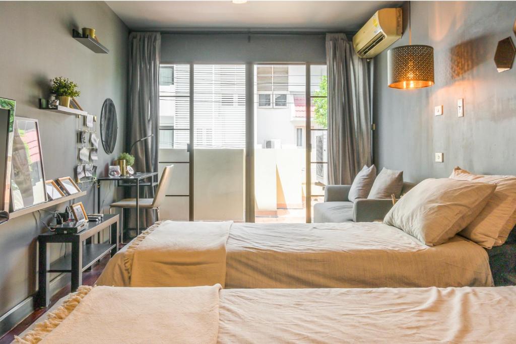Laid Back Bangkok Living in a Retro Chic Retreat Laid Back Bangkok Living in a Retro Chic Retreat