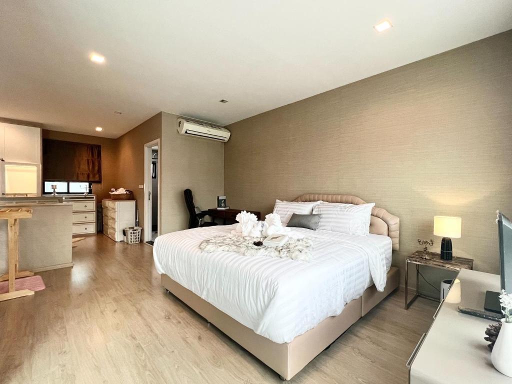 Free pick up / Stunning Luxury Family Home 3B3B Free pick up / Stunning Luxury Family Home 3B3B