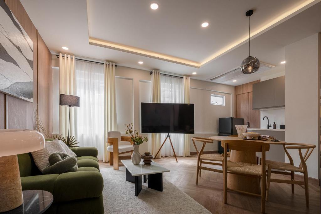 Whole Floor Penthouse, 3 Bedroom 3 Bath, Next to Metro Station Whole Floor Penthouse, 3 Bedroom 3 Bath, Next to Metro Station