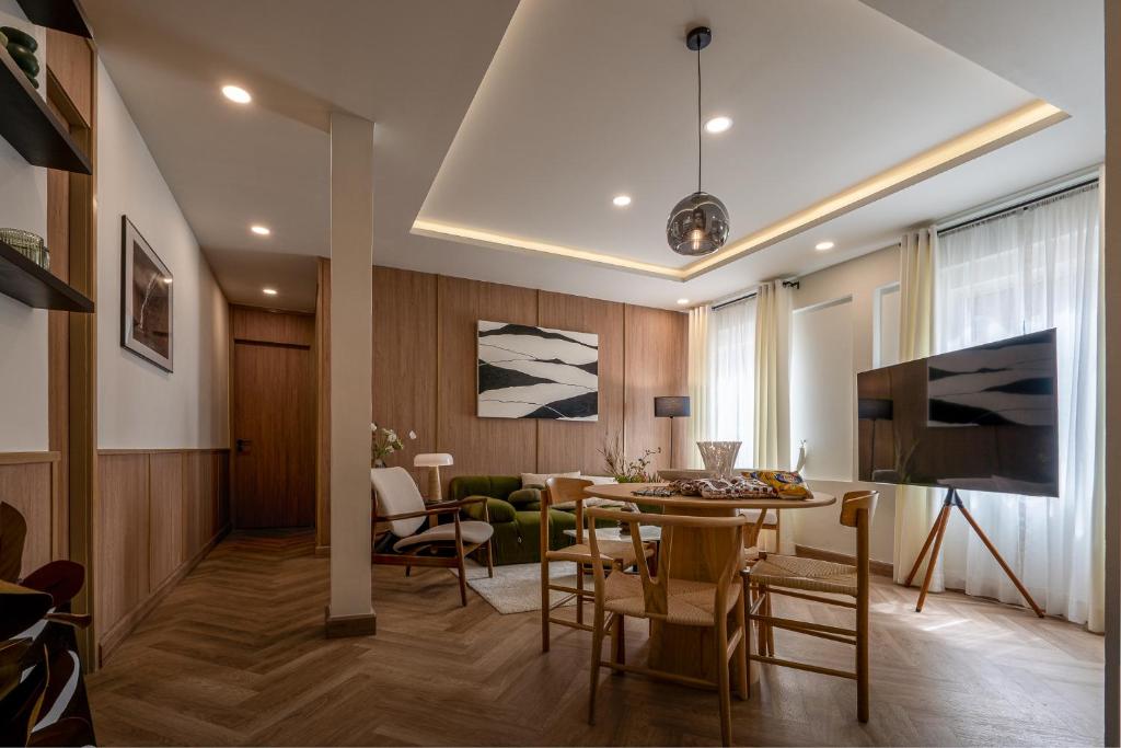 Whole Floor Penthouse, 3 Bedroom 3 Bath, Next to Metro Station Whole Floor Penthouse, 3 Bedroom 3 Bath, Next to Metro Station