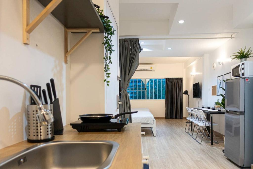B3 Cosy Studio /5 guests/ Near MRT/full kitchen B3 Cosy Studio /5 guests/ Near MRT/full kitchen