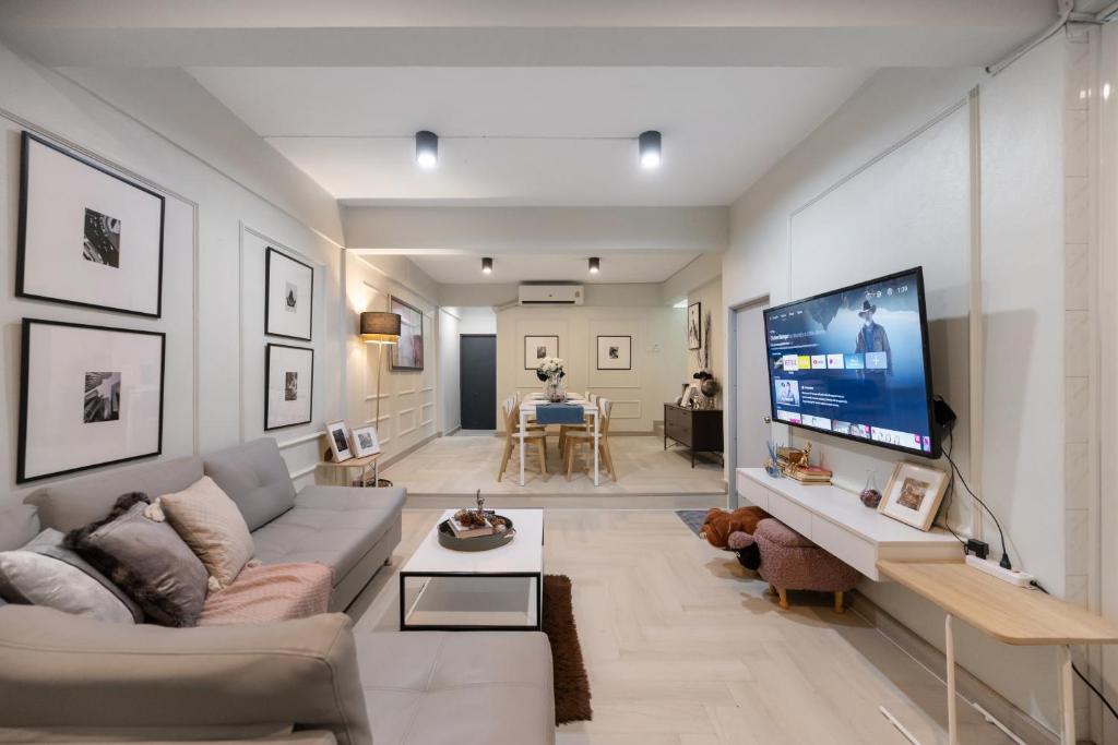 4BR house MRT subway 250m Chatujak Market wi-fi 4BR house MRT subway 250m Chatujak Market wi-fi