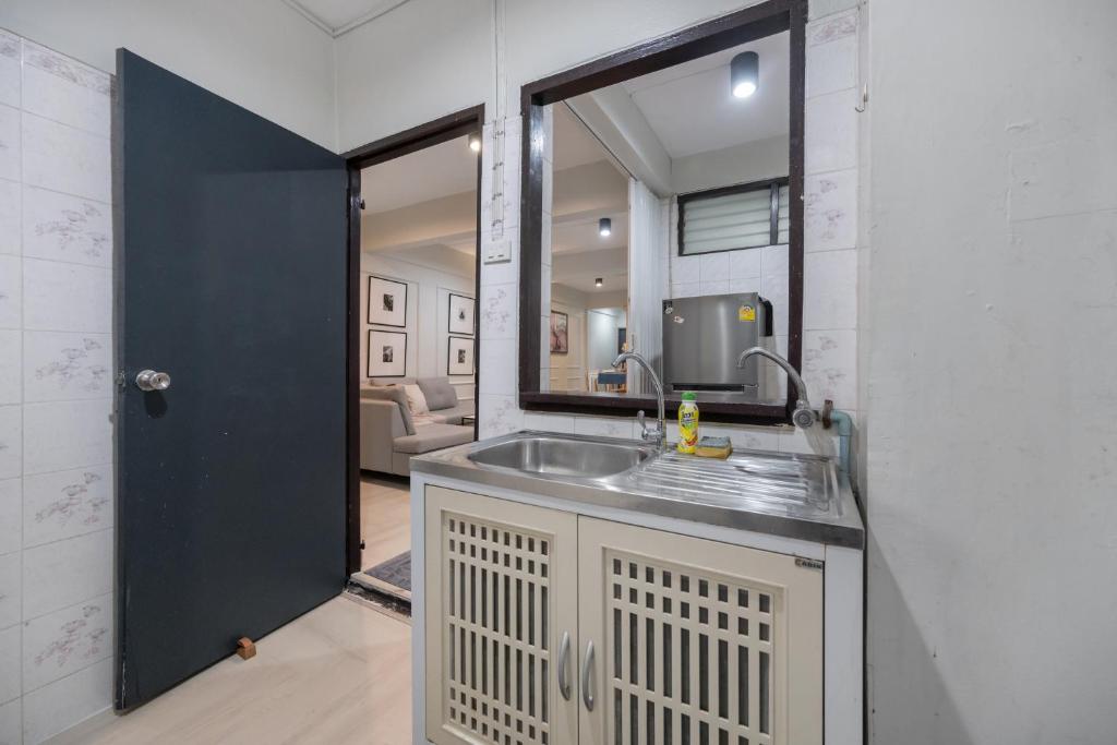 4BR house MRT subway 250m Chatujak Market wi-fi 4BR house MRT subway 250m Chatujak Market wi-fi