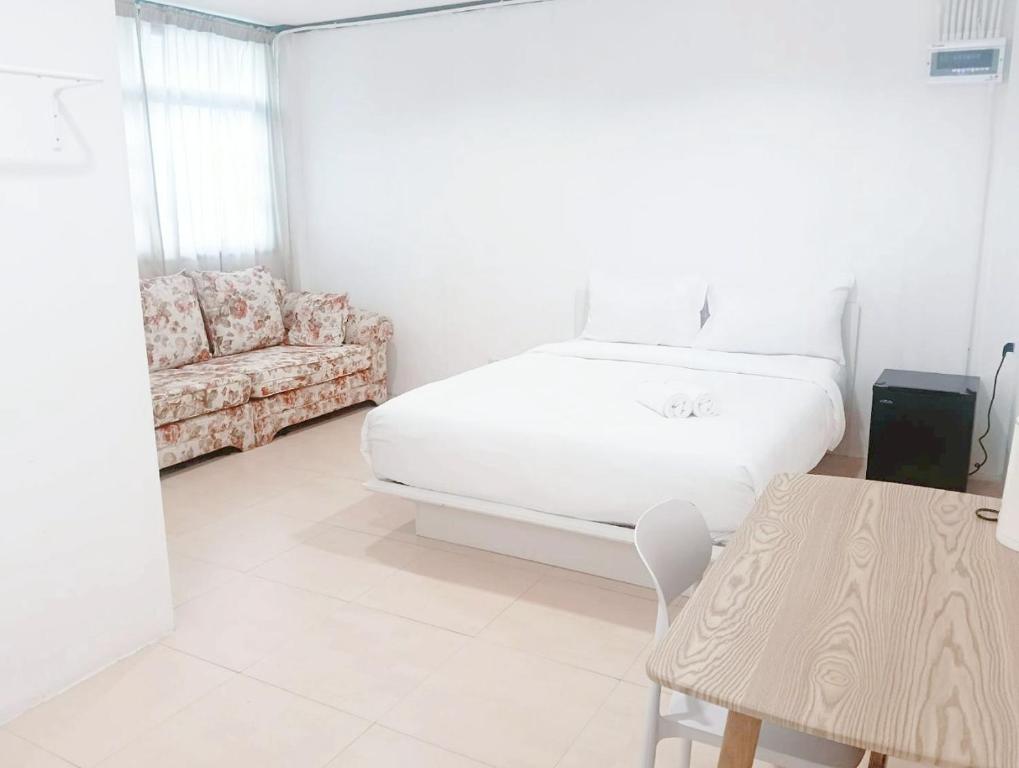 X Mitr INN Sukhumvit 2 - BTS Nana มิตร อินน์ สุขุมวิทซอย 2 บีทีเอส นานา X Mitr INN Sukhumvit 2 - BTS Nana มิตร อินน์ สุขุมวิทซอย 2 บีทีเอส นานา