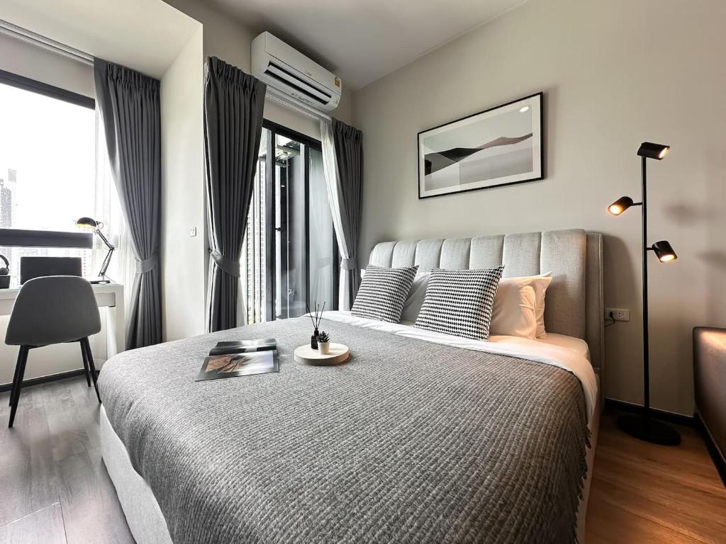 Refined High-Rise 1BR - Fast Wifi - BTS Phra Khanong Refined High-Rise 1BR - Fast Wifi - BTS Phra Khanong