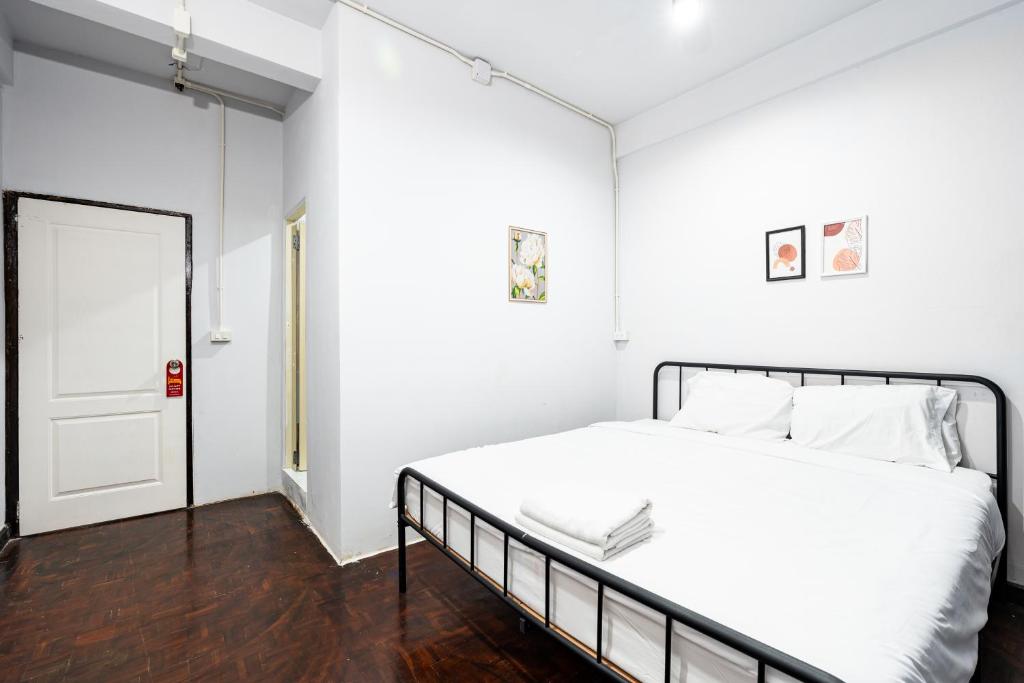 X BAO San Chao Pho Sua - Giant Swing เบา ศาลเจ้าพ่อเสือ เสาชิงช้า