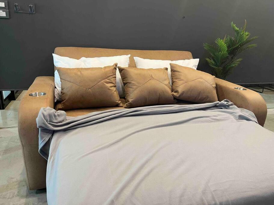 SelfCheckIn TownHome in Charoen Nakhorn 60 near BTS Iconsiam Asiatique and Chaophraya River Maximum 4 Guests SelfCheckIn TownHome in Charoen Nakhorn 60 near BTS Iconsiam Asiatique and Chaophraya River Maximum 4 Guests