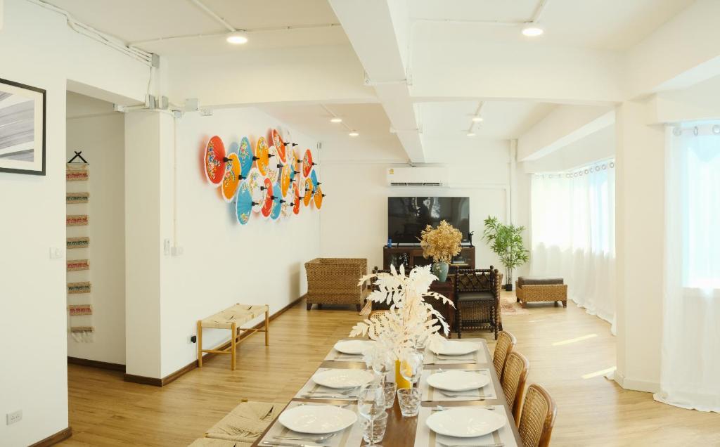Private Full-Floor Spacious 5BR in China Town Private Full-Floor Spacious 5BR in China Town
