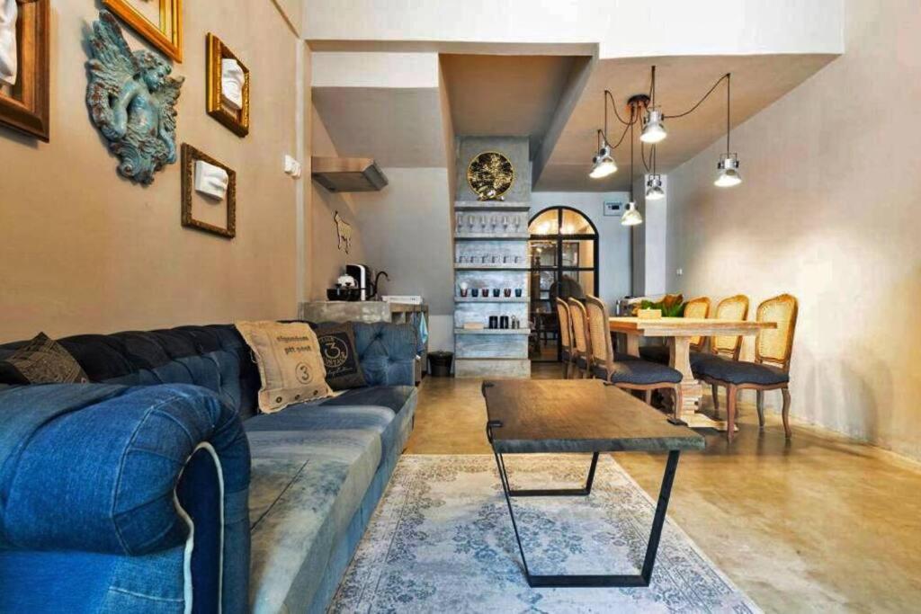 Beautiful 3 Bedroom Baroque House near Asoke BTS Beautiful 3 Bedroom Baroque House near Asoke BTS
