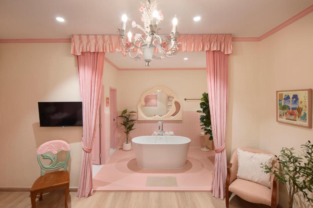 Kitsch Hotel Kitsch Hotel