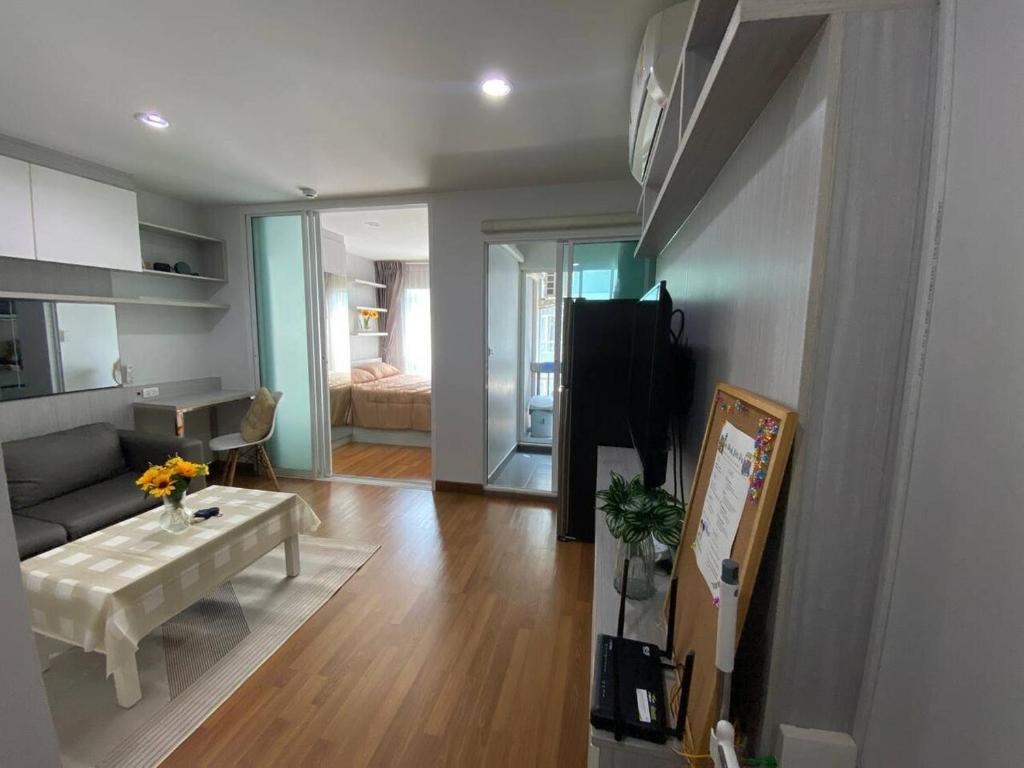 Stunning Condo - BTS On Nut - Pool, Gym, Wi-Fi Stunning Condo - BTS On Nut - Pool, Gym, Wi-Fi