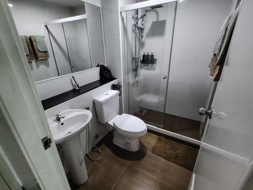 Stunning Condo - BTS On Nut - Pool, Gym, Wi-Fi Stunning Condo - BTS On Nut - Pool, Gym, Wi-Fi
