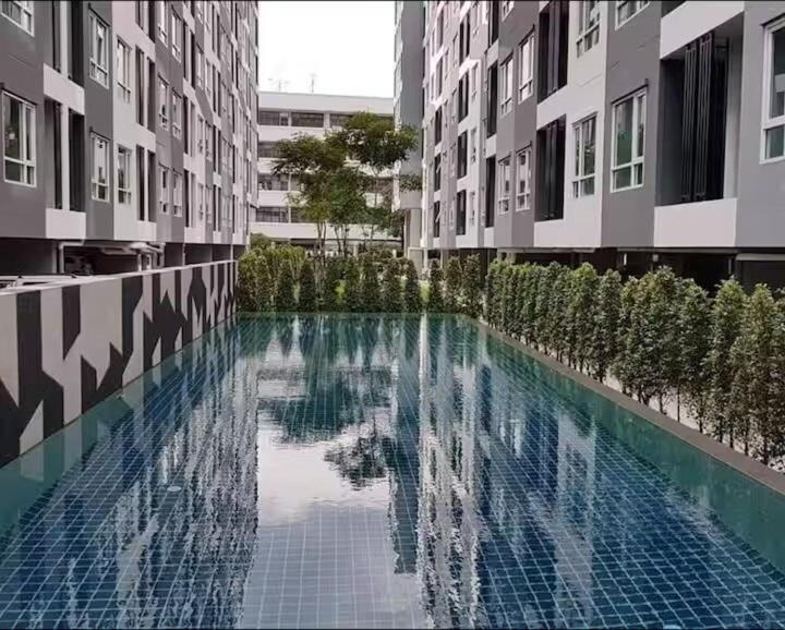 Stunning Condo - BTS On Nut - Pool, Gym, Wi-Fi Stunning Condo - BTS On Nut - Pool, Gym, Wi-Fi