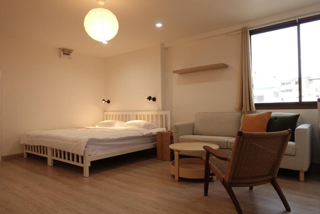 24 Apt 24 Apt