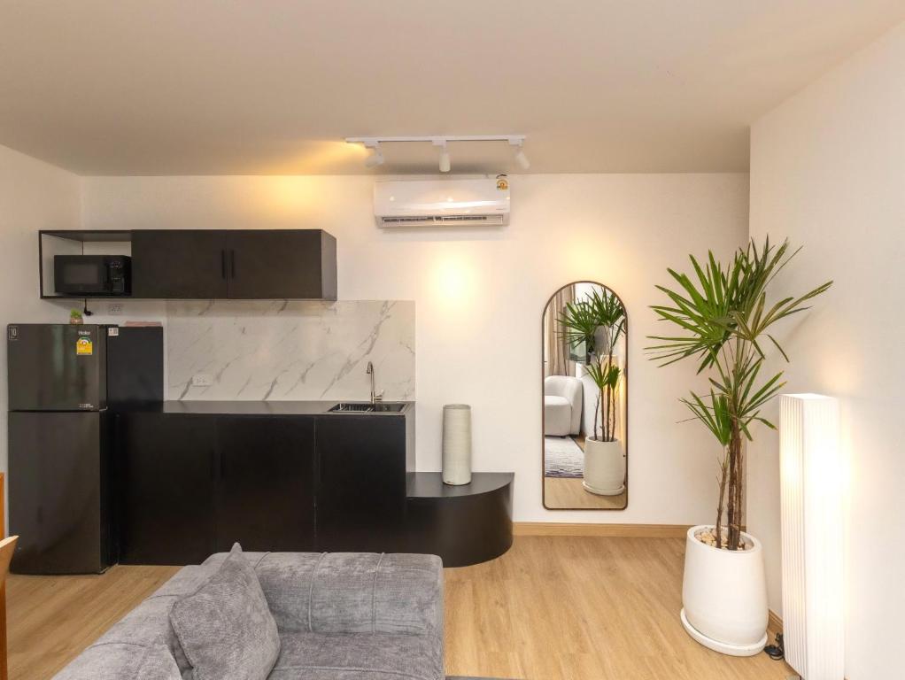 2 Bedrooms for 3 guest comfy home at heart of Silom - 7A 2 Bedrooms for 3 guest comfy home at heart of Silom - 7A