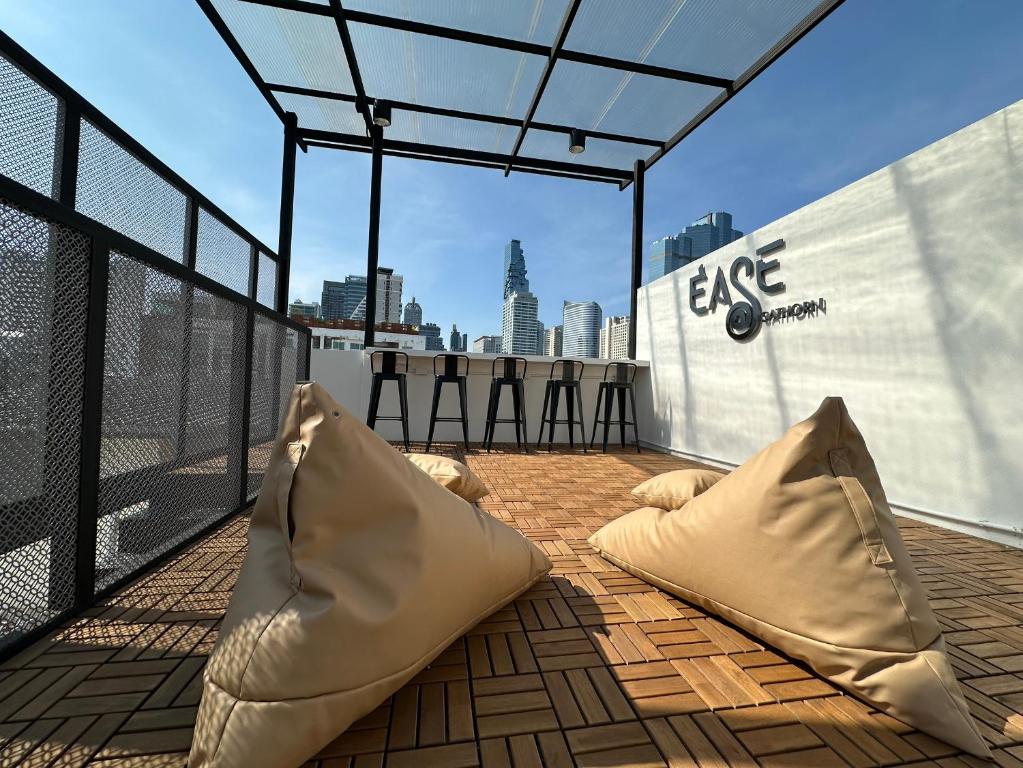 Ease at Sathorn Hostel and Coworking Space Ease at Sathorn Hostel and Coworking Space