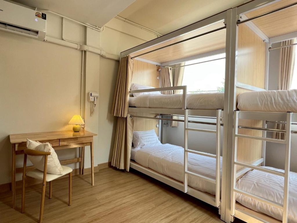 Ease at Sathorn Hostel and Coworking Space Ease at Sathorn Hostel and Coworking Space