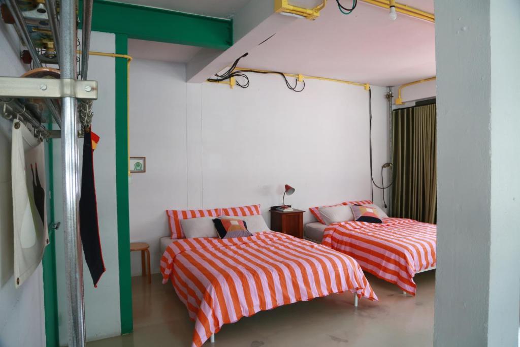The Urbanists BKK Entire Floor 4-6 people 4Beds 4Baths near Medpark Hospital , Queen Sirikit Convention hall , Benjakitti Park The Urbanists BKK Entire Floor 4-6 people 4Beds 4Baths near Medpark Hospital , Queen Sirikit Convention hall , Benjakitti Park