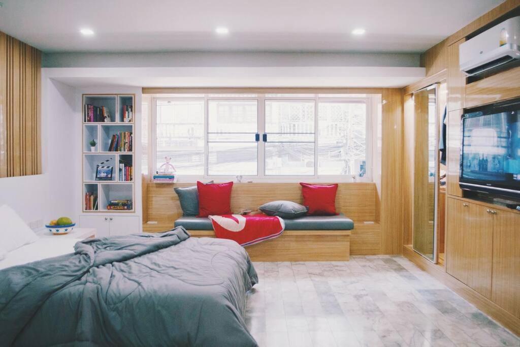 Double Studio, Private Bath, Shared Kitchen with Local Family by Pillows & Purrs