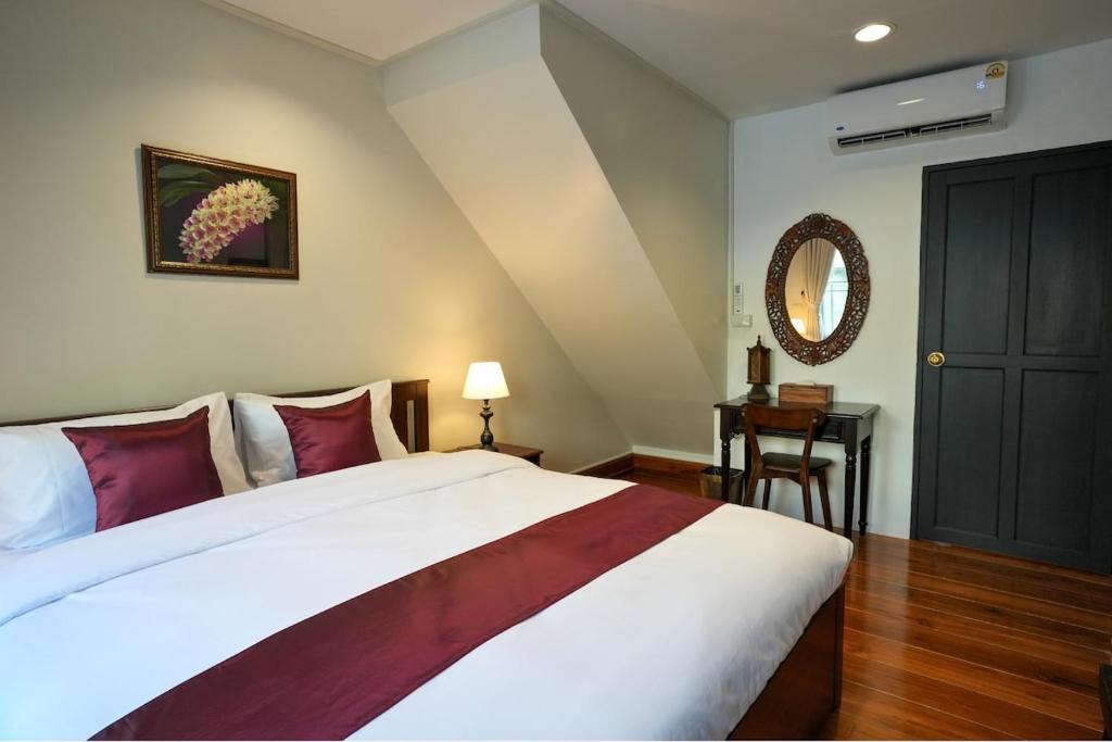 Nivas Wanit 3BR 1SFB Yaowarat MRT EntireHome 85SQM