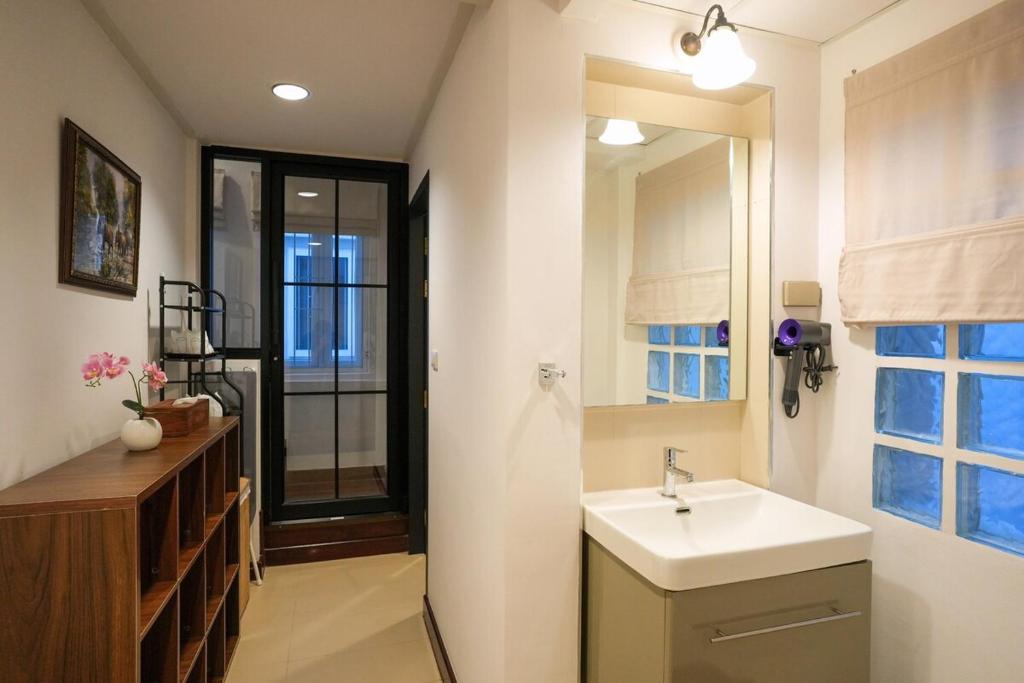 Nivas Wanit 3BR 1SFB Yaowarat MRT EntireHome 85SQM