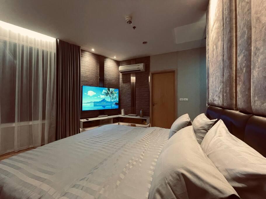 Luxury 2BR on the Clouds in Prime area Bangkok Luxury 2BR on the Clouds in Prime area Bangkok