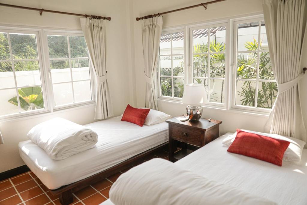 10mins to BKK airport 3BR Group Stay 10mins to BKK airport 3BR Group Stay