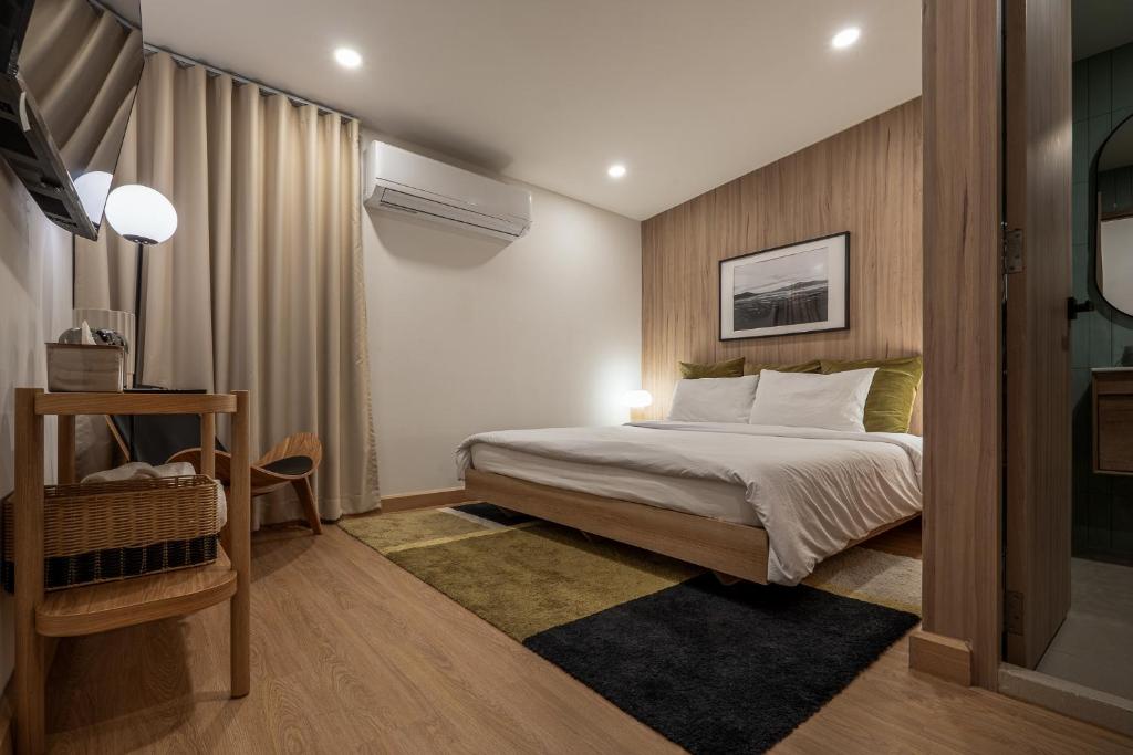 2 Bed 2 Bath / Luxury / 1 min walk to BTS Asok