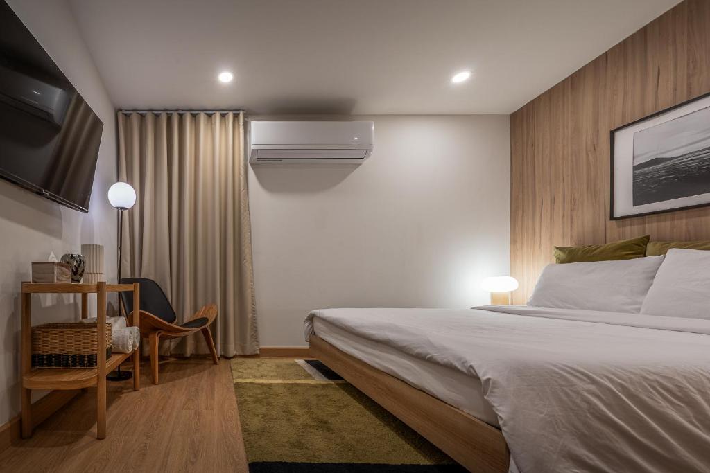 2 Bed 2 Bath / Luxury / 1 min walk to BTS Asok