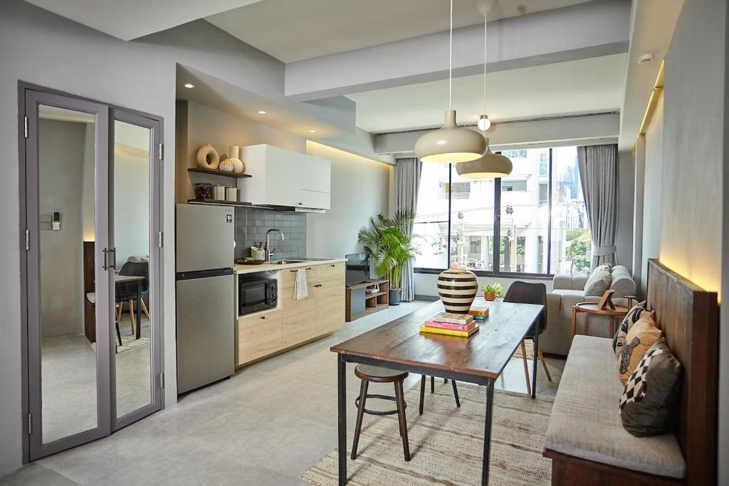 Spacious duplex 2 BR apartment max 6 guests - 3 min walk to BTS Nana Spacious duplex 2 BR apartment max 6 guests - 3 min walk to BTS Nana