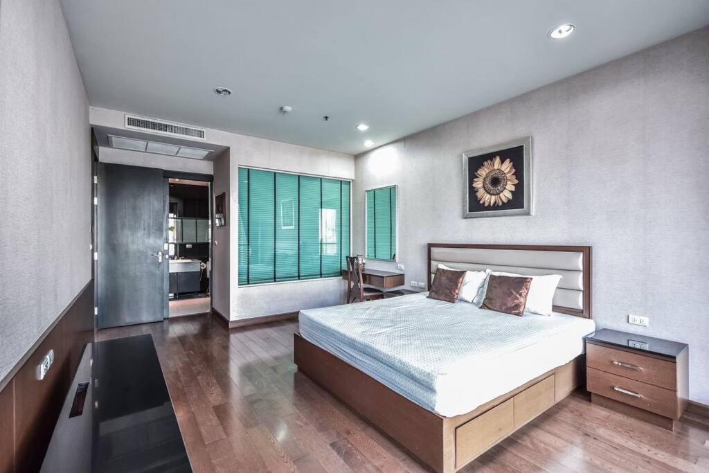 Luxury 67 sqm private living sanctuary Steps from BTS chidlom Luxury 67 sqm private living sanctuary Steps from BTS chidlom