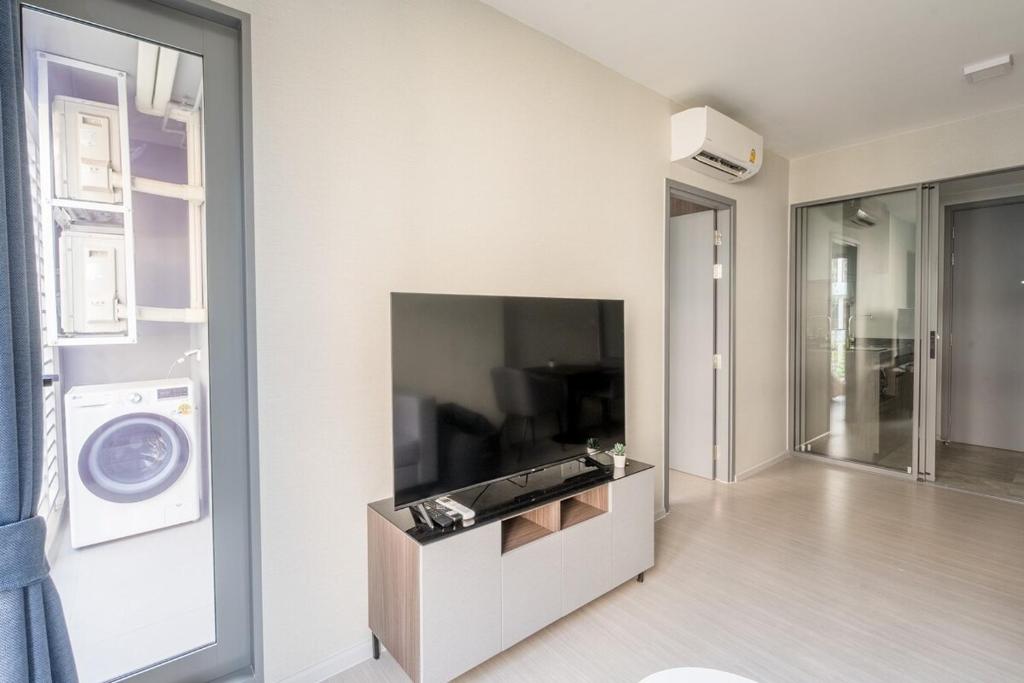 1BR Apt - Pool, Gym, Rooftop, BTS, Coworking Space - 10 min Nana Plaza - Central - New Building - 24 7 Security 1BR Apt - Pool, Gym, Rooftop, BTS, Coworking Space - 10 min Nana Plaza - Central - New Building - 24 7 Security