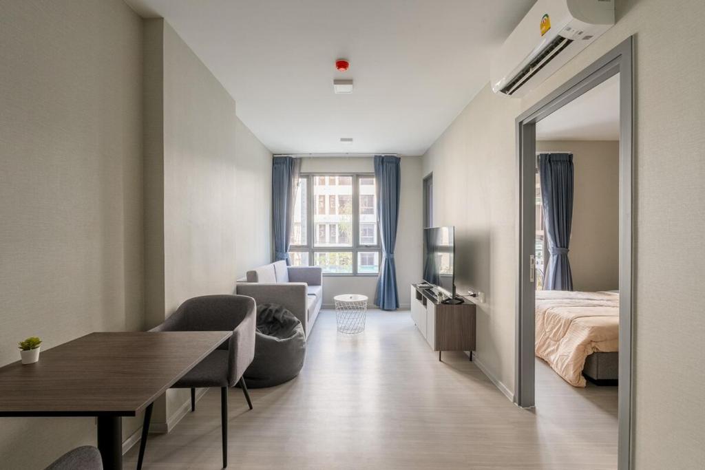 1BR Apt - Pool, Gym, Rooftop, BTS, Coworking Space - 10 min Nana Plaza - Central - New Building - 24 7 Security 1BR Apt - Pool, Gym, Rooftop, BTS, Coworking Space - 10 min Nana Plaza - Central - New Building - 24 7 Security