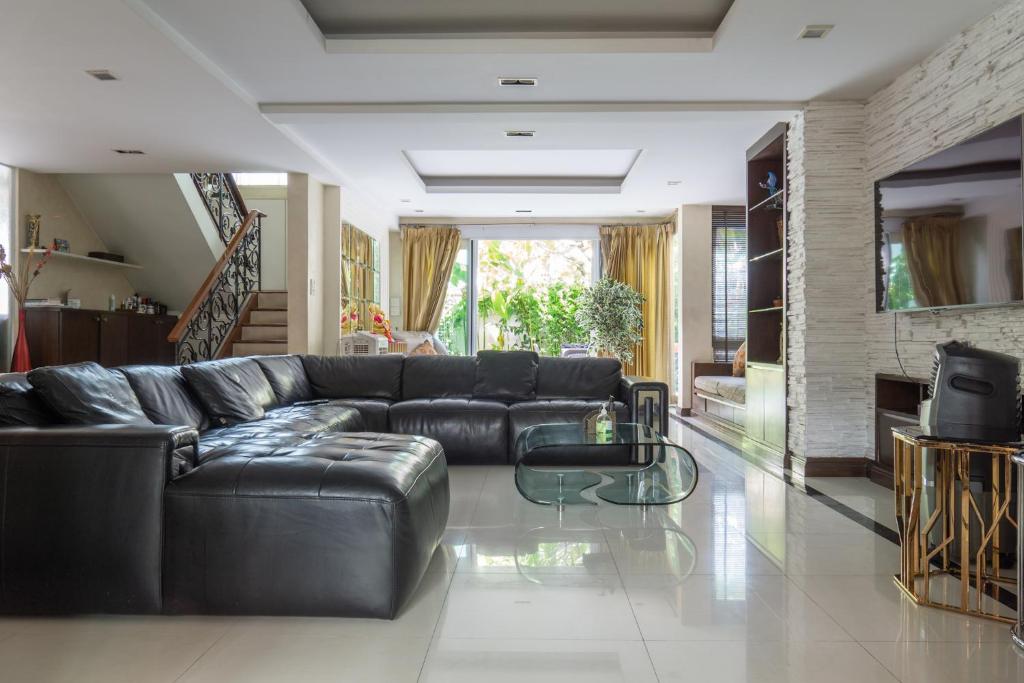 Luxury 4 KingSize BedRooms - Central & Modern Sukhumvit Luxury 4 KingSize BedRooms - Central & Modern Sukhumvit