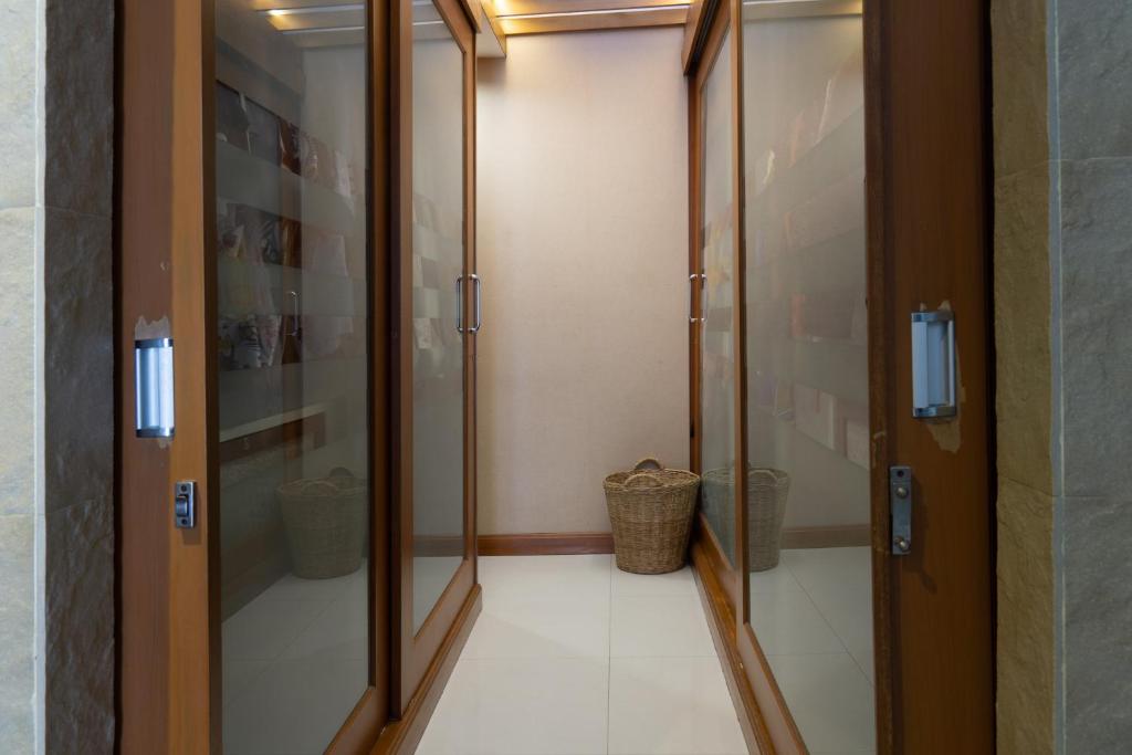 Luxury 4 KingSize BedRooms - Central & Modern Sukhumvit Luxury 4 KingSize BedRooms - Central & Modern Sukhumvit