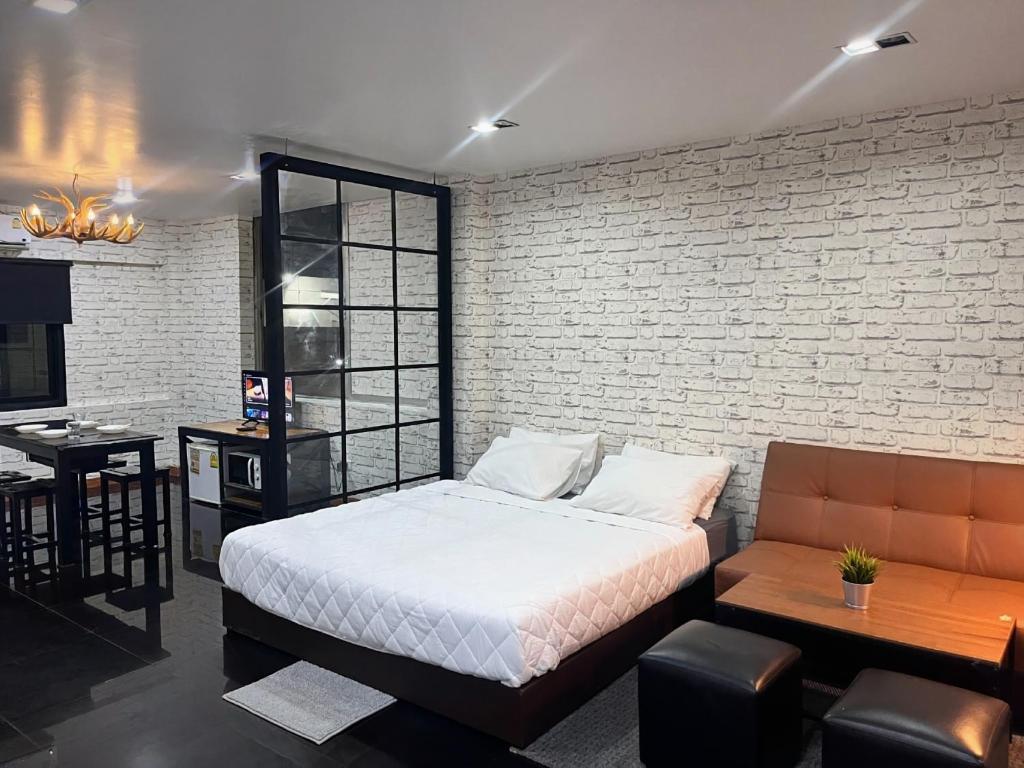 Baan33 check in by yourself code inbox 4fl behind Amazon cafe Baan33 check in by yourself code inbox 4fl behind Amazon cafe